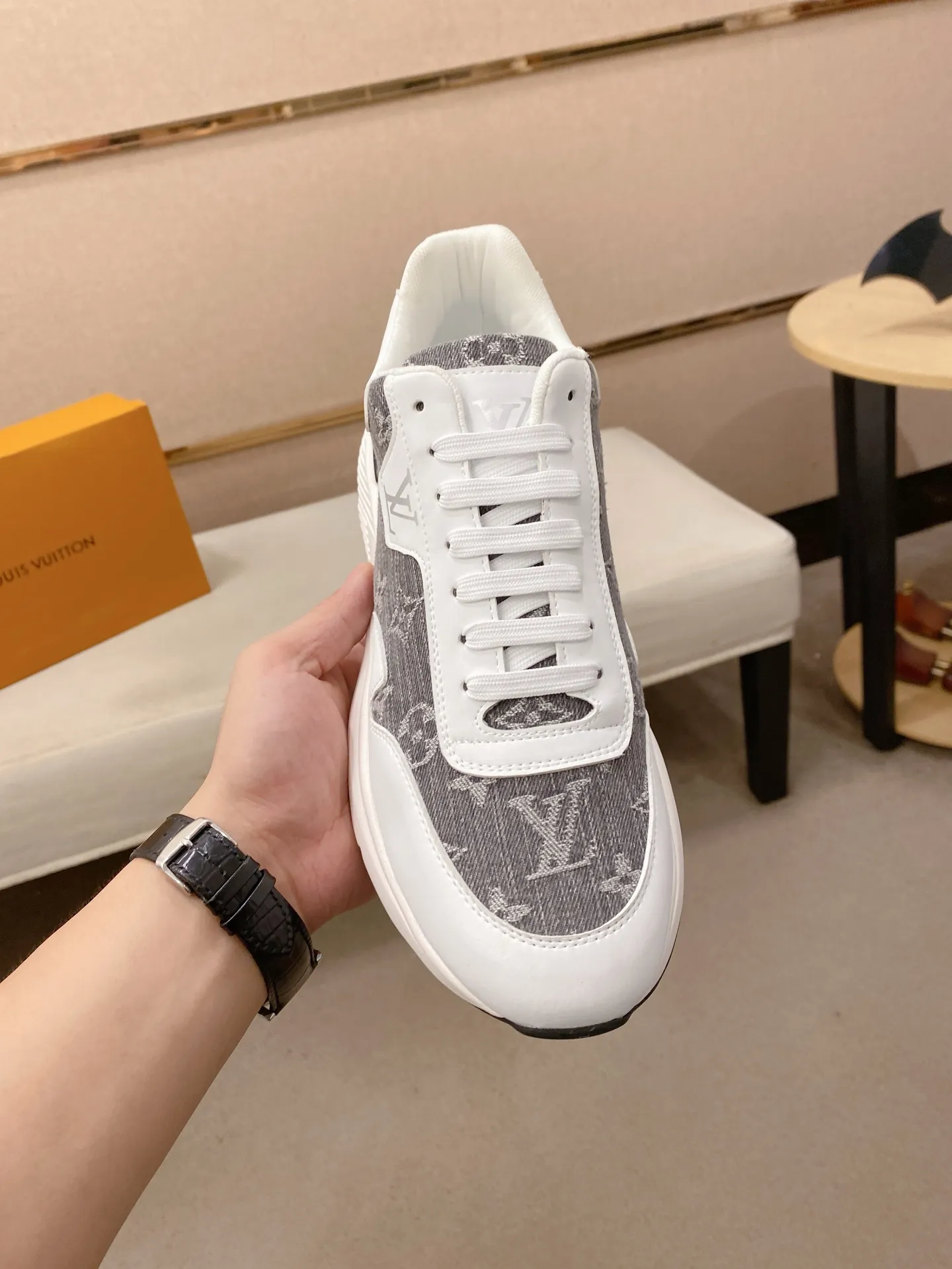 Men's shoes💰 462💰louis vuitton (Louis Vuitton/lv)🔍🔍The new counters are on sale at the same time. The uppers are imported from Italy. ⃣️Re-engraved🇮🇹💪💪, ⚠Sole: The original sole is specially provided by the original factory, the exclusive movable molded sole is super comfortable, ⚠Original and single goods 🔍high quality, you can enter and leave the counter at will, welcome to compare⚠. Code number: 38-44 (45/customized, non-refundable)